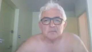 Grandndpa Schlaganfall vor der Webcam