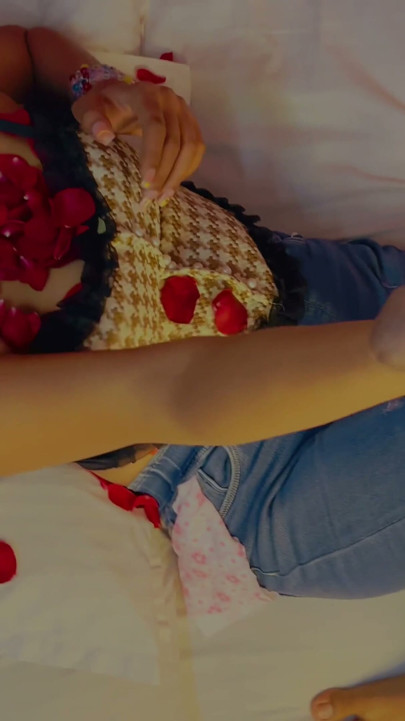 School 18+ girlfriend sex aankhen band karke valentine’s Day 2 Rose deke choda | Clip 1