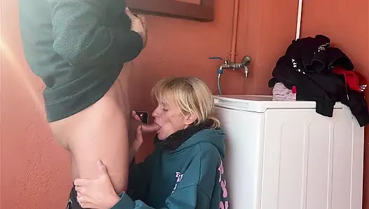 Persetan yang Tidak Disengaja Di Ruang Cuci Dengan Tetangga Kecil Saya