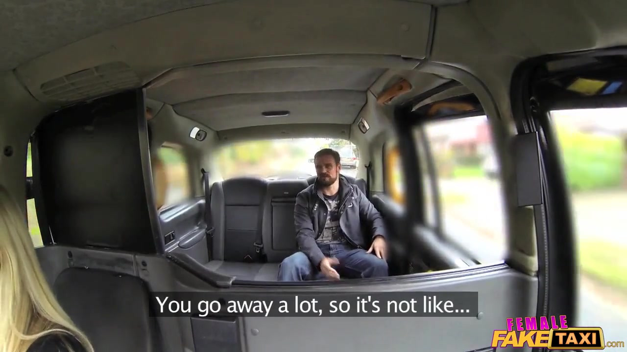 Femalefaketaxi Marine给司机一个爽快的性爱
