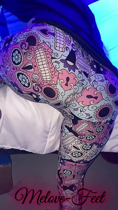 Melove'un dar pantolonlu lezzetli götünün derlemesi