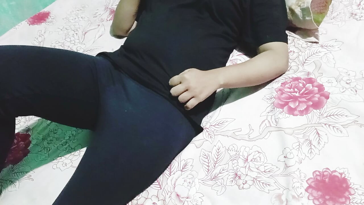 Hot Bhabhi Show her hot Boobs and pussy