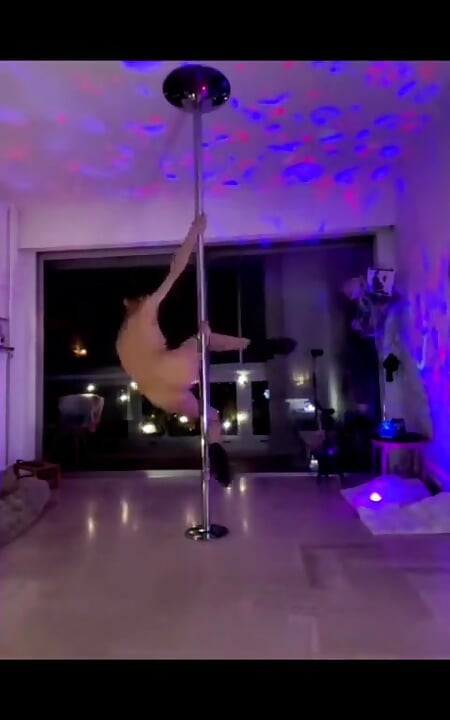 Tacones Desnudos Y Consolador