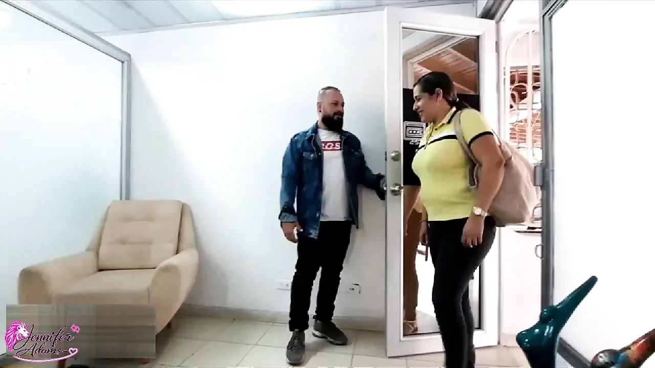 I manage to get into a sexual relationship with a secretary to help me with the administrative problems I have - Porno en Espa&ntilde;ol