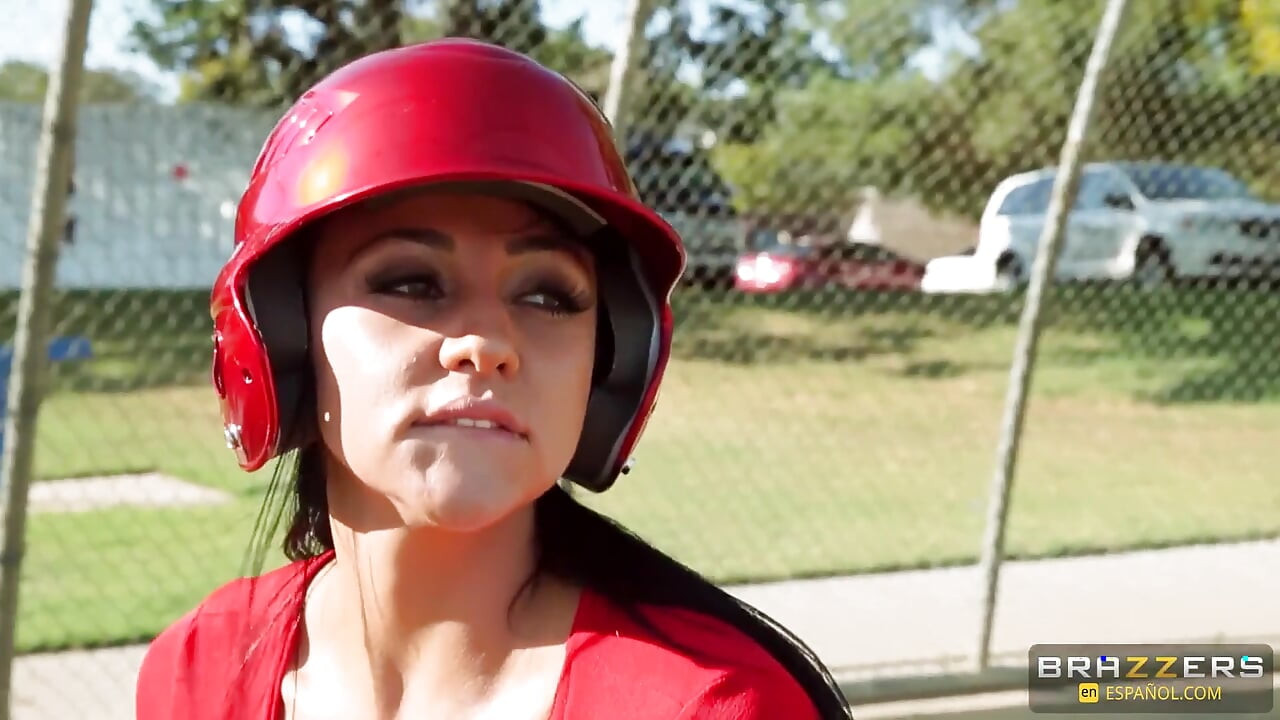 Brazzers - jogando beisebol, então essa garota gostosa toma conta do meu corpo