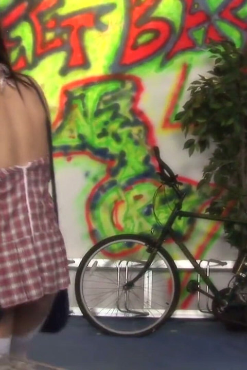 淫荡的家伙可以操一个热辣的自行车宝贝
