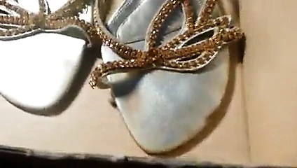 Aldığım ikinci el ayakkabılara boşaldım
