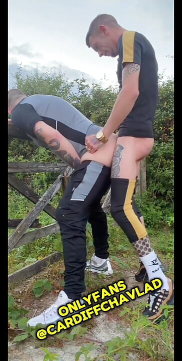 Chav bebe mijo da DILF e depois fode ele com força