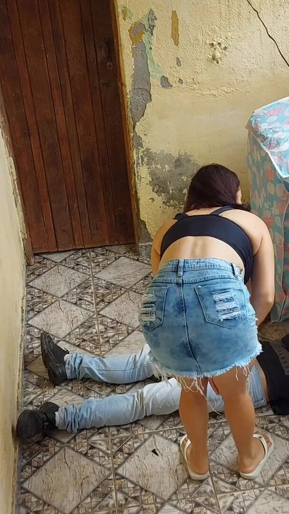 Momento da vedere da "Moglie calda sposata paga l'idraulico rimbalzando sul cazzo mentre il marito lavora"