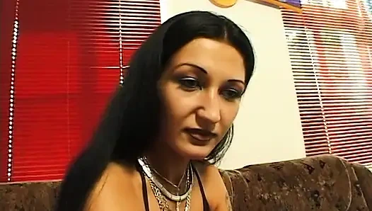 Horny MILF slut pleasure her wet cunt