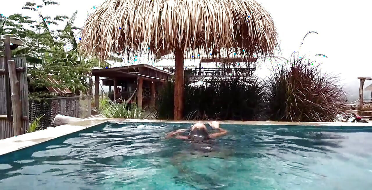 Masturbare la piscină