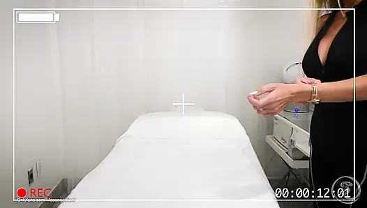 Trophy ehefrau versucht neuen masseur - nackte titten, nasse muschi-massage, blowjob & körperrutsche