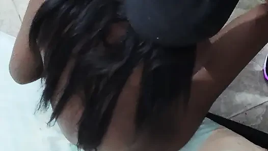 Aku melepas kondomnya sama cewek kulit hitam Venezuela