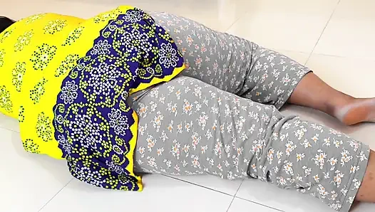 Трахаю красивую большую задницу и огромные сиськи возбужденной студентки в комнате хостела - многократная сперма