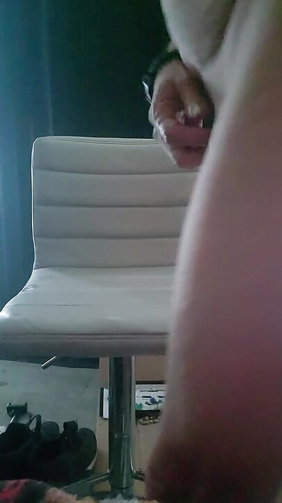 HornyDiver69 jari bermain dalam dubur dara saya semasa saya melancap.