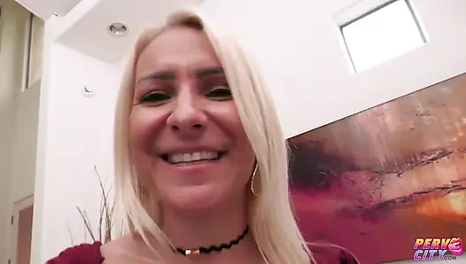 Tombul edepsiz sarışın orta yaşlı seksi fransız için sert anal sikiş
