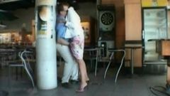 Публичный секс французской милфы в аэропорту