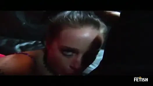 Versaute MILF bekommt hardcore-fick in beide löcher von einem muskulösen typen