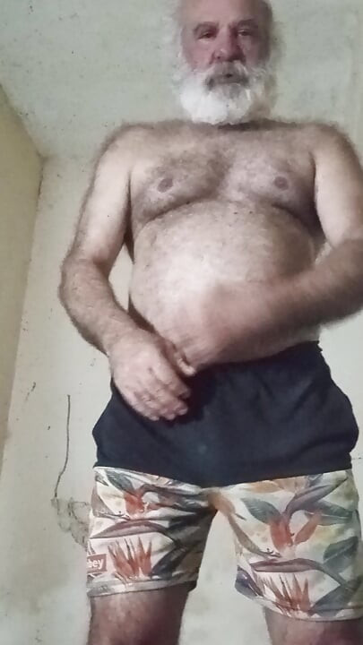 STRONG GRANDPA HAIRY MACRO