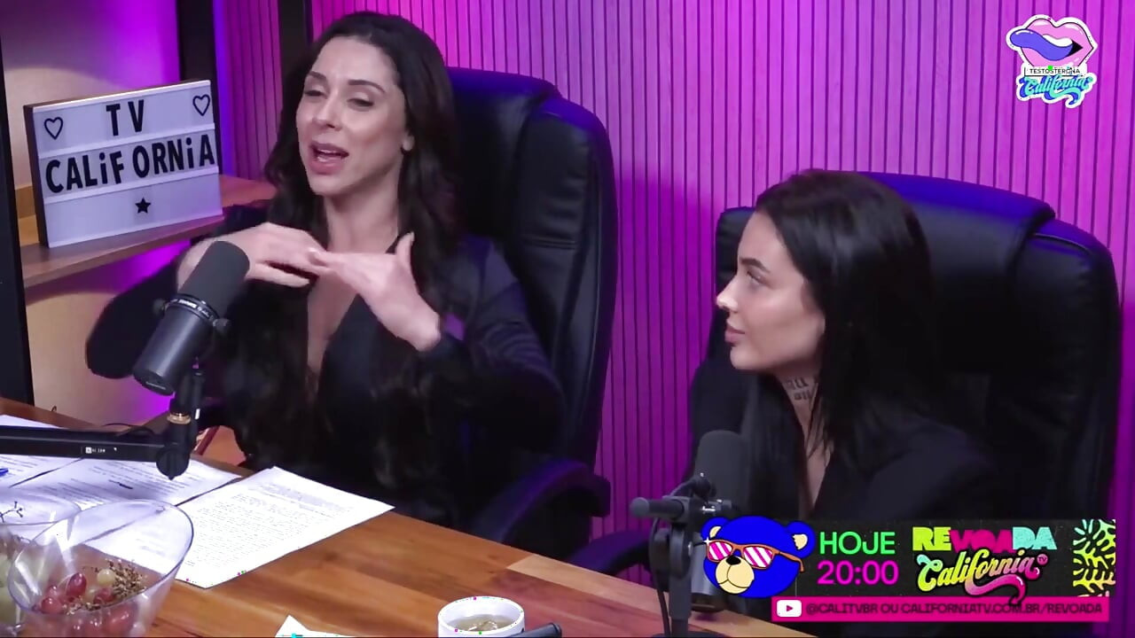 Two Hotties in a Show of Dirty Talk - Bruna Carlos and Luciana Picchi