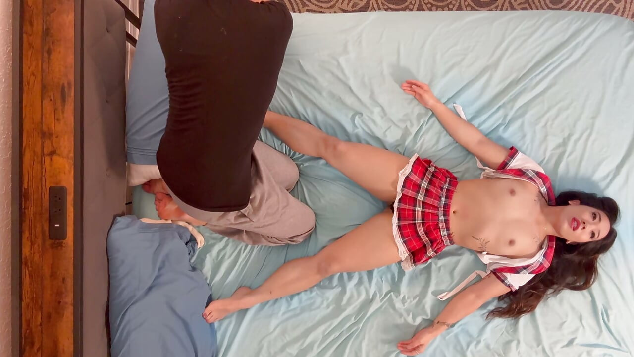 Göbek ibadeti yeni seks bebeği Kiara Star'i aktive ediyor