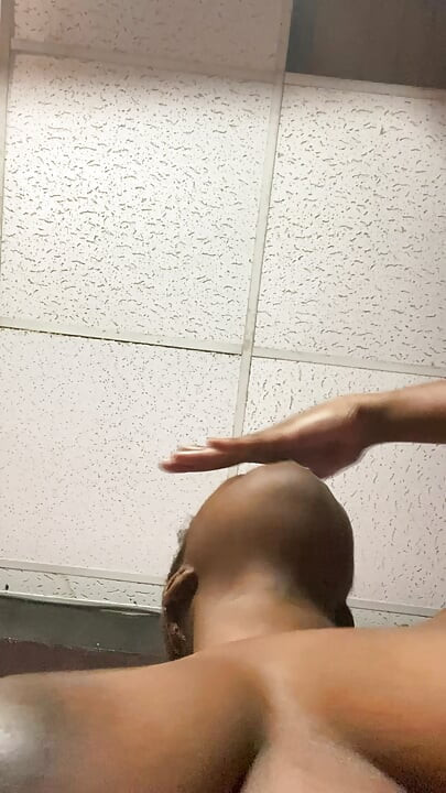 יוטיובר ומאפר לשעבר פופולרי עכשיו יופי גורו