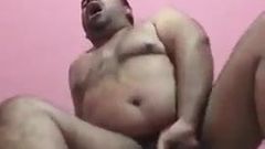 Maduro masturbandose con dildo en su culo