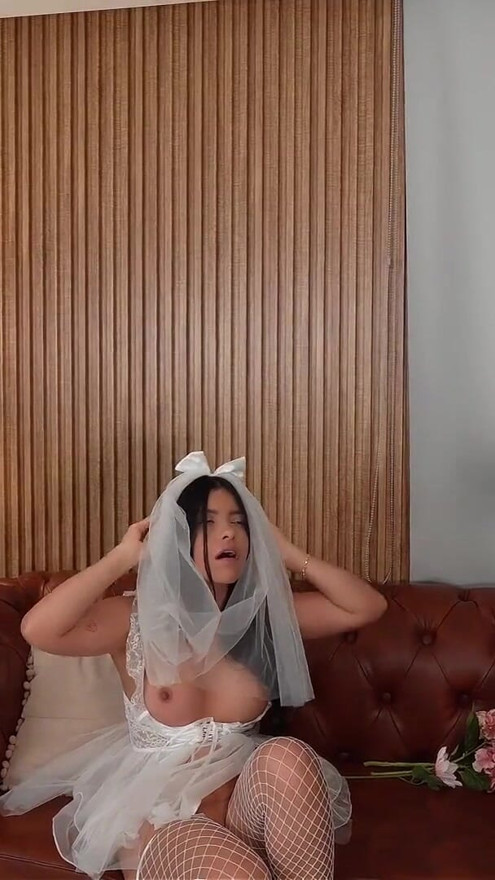 Ela se masturba assistindo seu marido foder minha esposa e depois se juntar - Trio FMM | Clipe 2