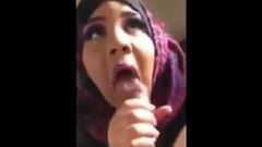 Iraanse rijpe vrouw zuigt aan mijn pik - eigengemaakt