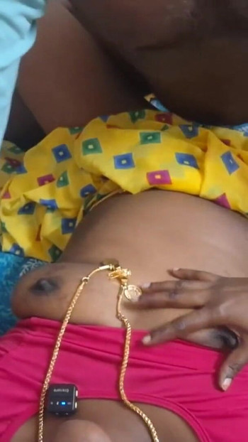 Isteri desi panas India mengongkek suami adik tirinya yang kecil | Klip 3