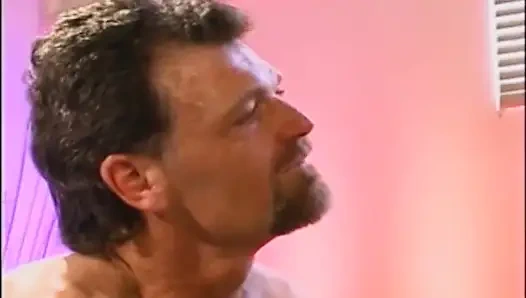 Koca ateşli karısını paylaşıyor