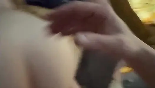 Он кончает ей в горло на пятницу, 13-е