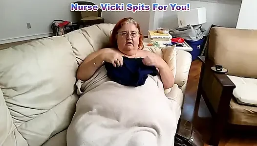 Vicki si suster nakal pura-pura meludahimu!