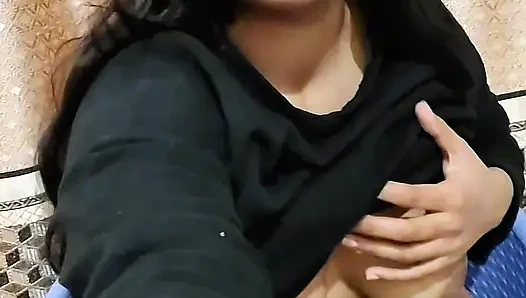 Desi village girl Sex chat on video call sowing boobs and nudes slfies for her bf xxx viral video