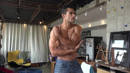 Muscle hunk hot posing