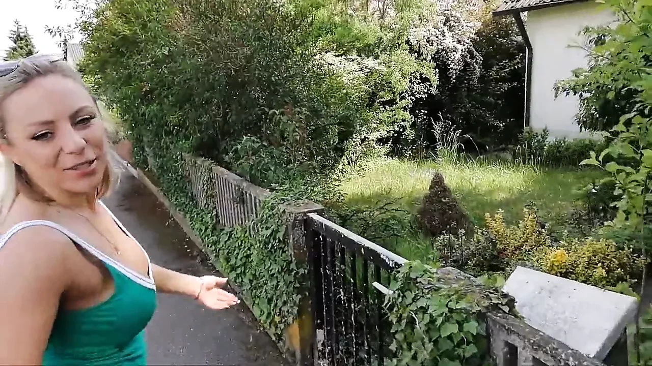 Rauchernutte melkt Schwanz am Ortseingang!