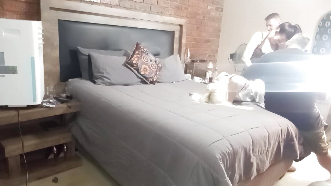 Fete prea flămânde și doi bătrâni excitați