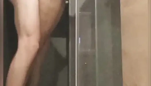 19-летняя студентка получает душ от Cannon Full и дает ей многократные оргазмы!