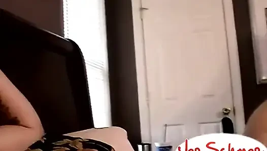 Matt sünnetsiz yarağını emdiriyor