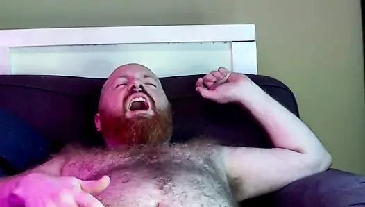 Trans adam / ftm bir oyuncağın üstüne çıkıyor