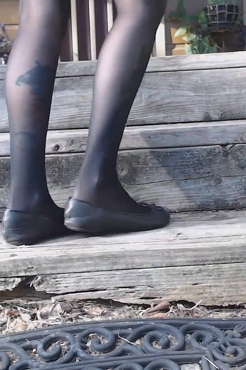 Outdoor Foot Stomping on Stairs in Flats