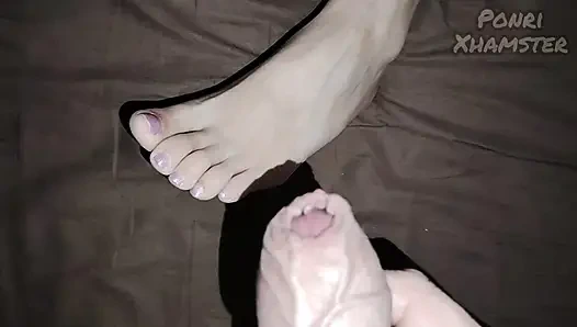 Cumming 3 times in one secret prank on your stepsister's feet is real!
