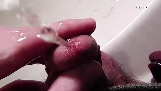 Çiş deliği sidik ağır çekimde yakın çekim görünüm