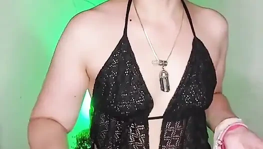 Я заставляю моего куколда выбрать стринги, чтобы я могу трахнуть другого мужчину!!