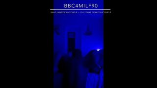 BBC verführt Latina-Ehefrau mit blauem Licht