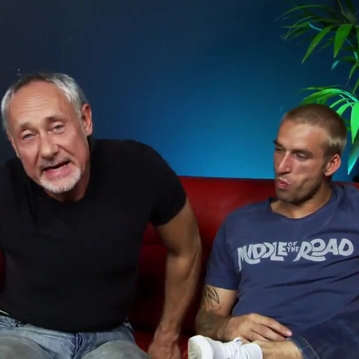 تحتاج امرأة سمراء ساخنة شابة إلى زب كبير ناضج