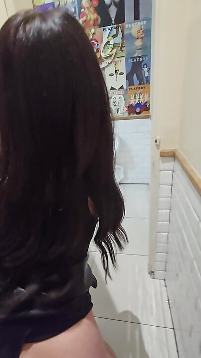 हॉट शौकिया जोड़े के साथ रेस्तरां के बाथरूम में जोखिम भरा असली सेक्स