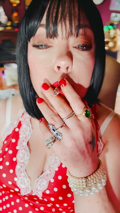 Smoking Instructions From Your Smoking Queen, Tina Snua. Smoke With Me - Dangles Drifting Snap Inhales