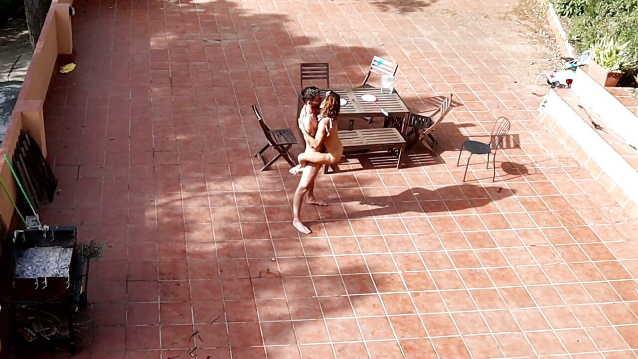 Couple catched fucking in the courtyard