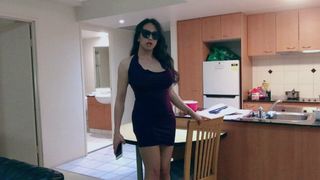 Bella trans asiatica lecca-lecca stuzzica e si masturba